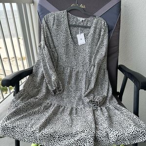 Stellah Tiered v neck dress NWT